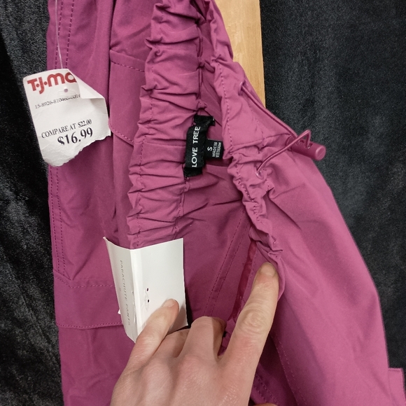 Brand new with tags! Unique Women's Ultra Light Cargo pant - Picture 10 of 12